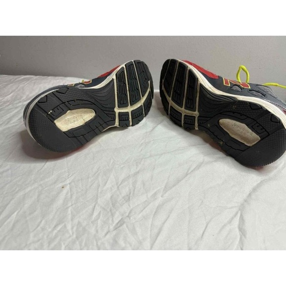 New Balance red and neon jr running shoes size 4 - Picture 4 of 6